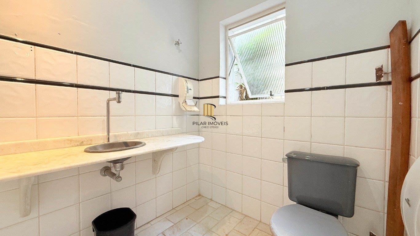 CASA 230m² 5 QUARTOS/SALAS, 3 VAGAS DE GARAGEM - USO RESIDENCIAL OU COMERCIAL