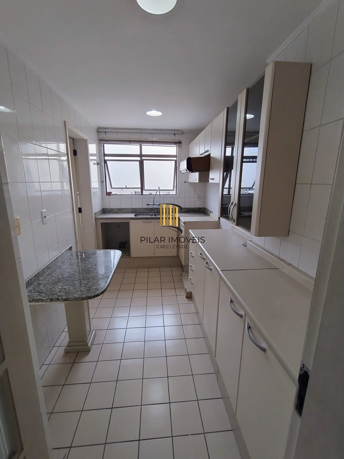 Apartamento 2 quartos, sacada com churrasqueira e  garagem no bairro Cidade Baix