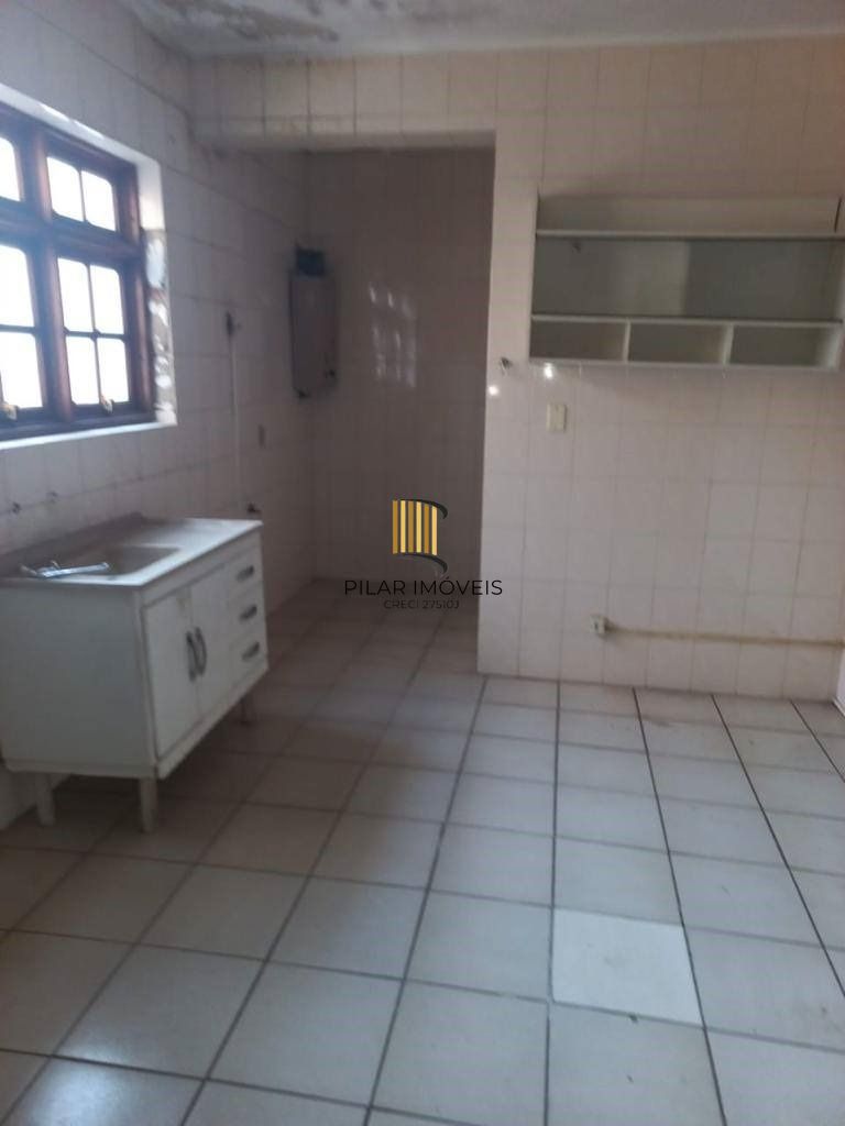 Casa 4 dormitórios, com sacada e amplo terraço