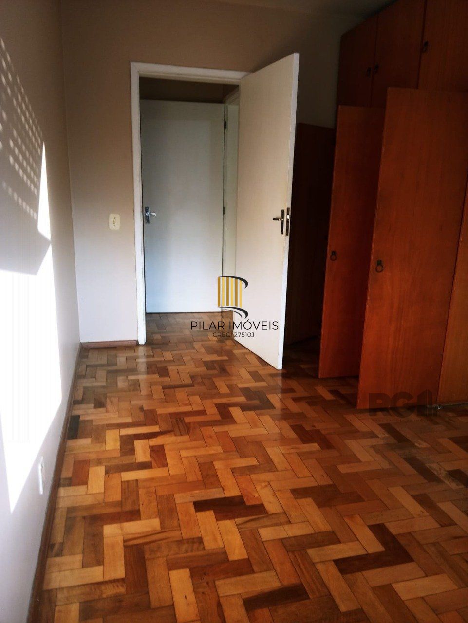 Apartamento 2 quartos, 2 banheiros e garagem na Cidade Baixa.