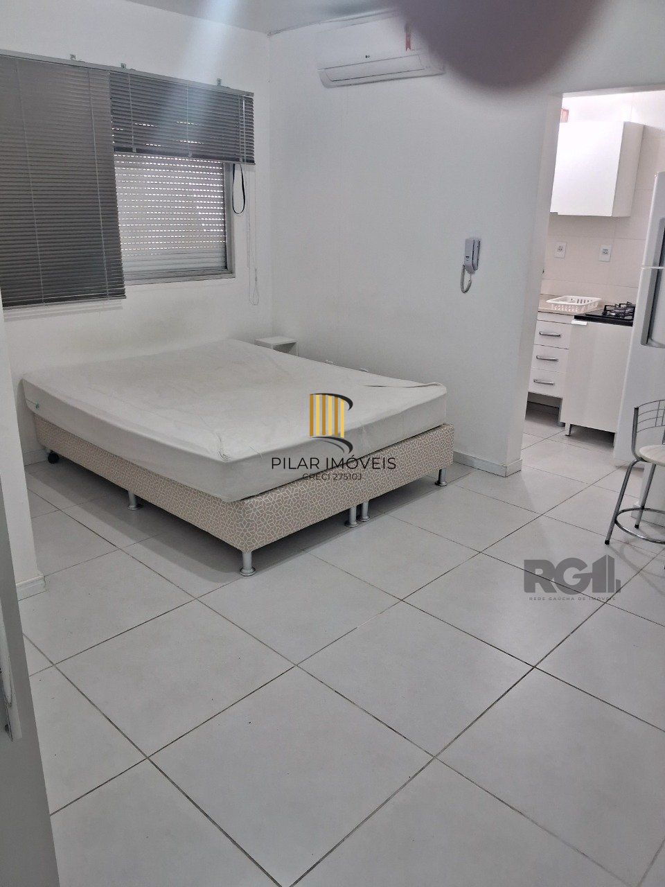 JK reformado na Cidade Baixa com portaria e elevador