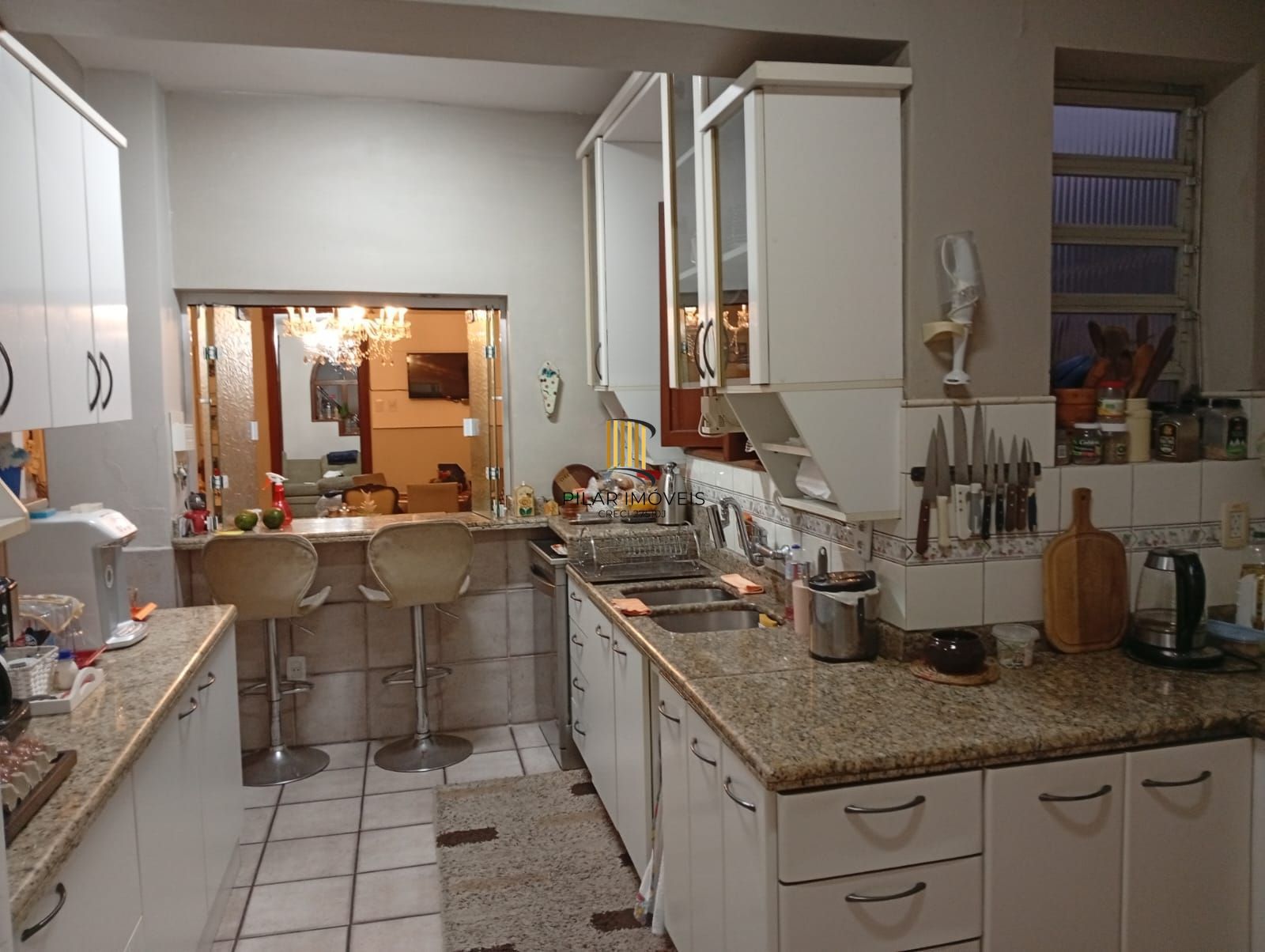 Casa com 5 quartos , 7 banheiros e pátio!