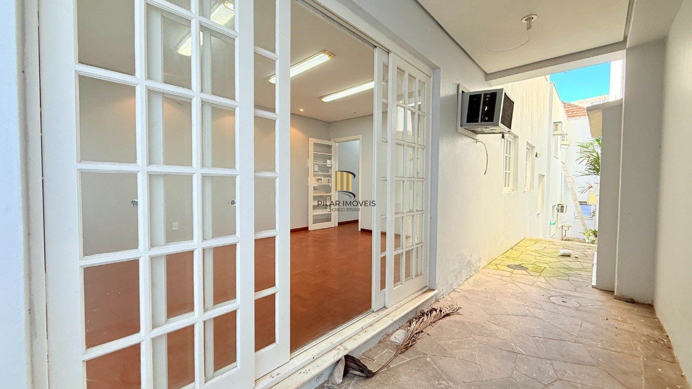 CASA 230m² 5 QUARTOS/SALAS, 3 VAGAS DE GARAGEM - USO RESIDENCIAL OU COMERCIAL
