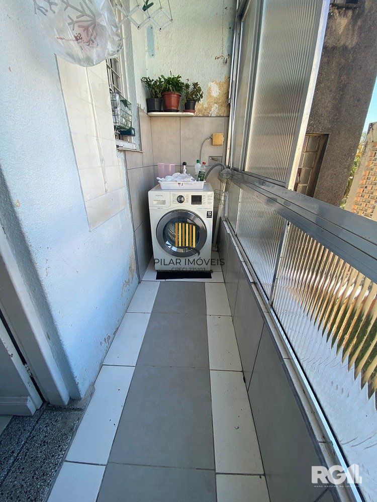 AMPLO APARTAMENTO À VENDA 2 DORMITÓRIOS