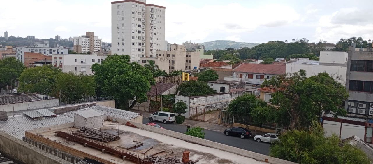 Apartamento de 02 dormitórios, de frente com elevador bairro Partenon- Porto Ale