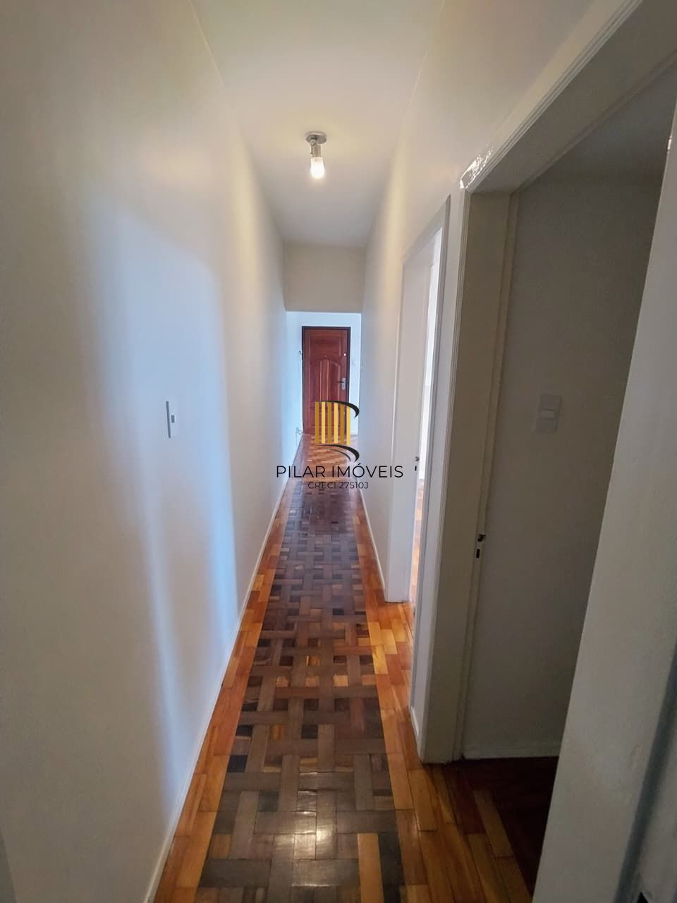 #Vende apartamento  desocupado com 2 quartos no Menino Deus#