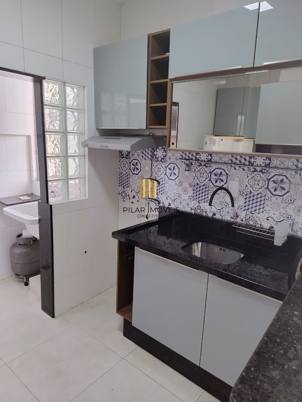 #Vende apartamento  desocupado com 2 quartos no Menino Deus#