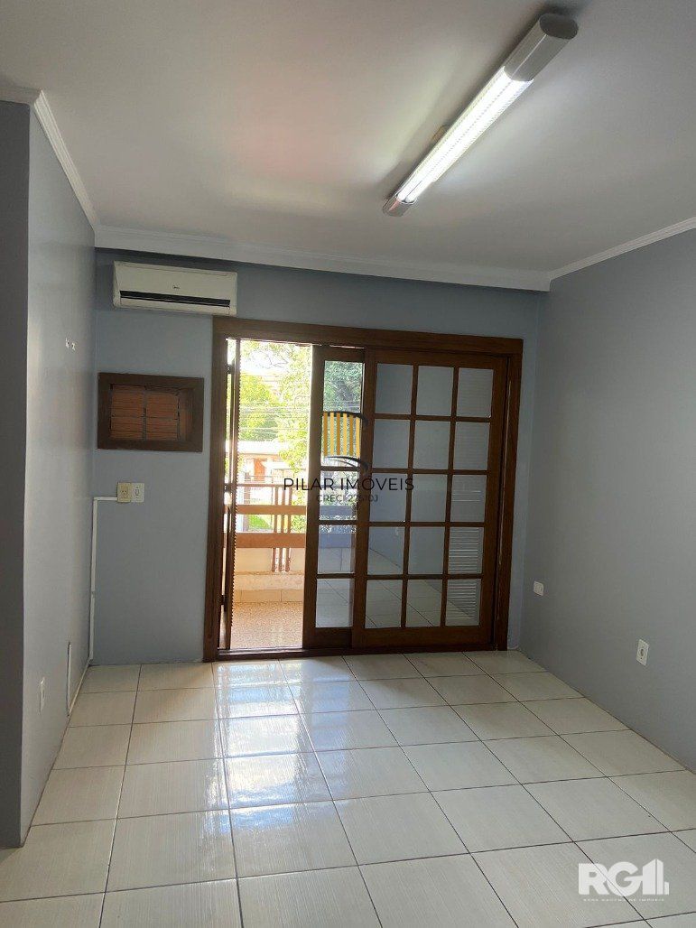 Casa 4 dormitórios, com sacada e amplo terraço