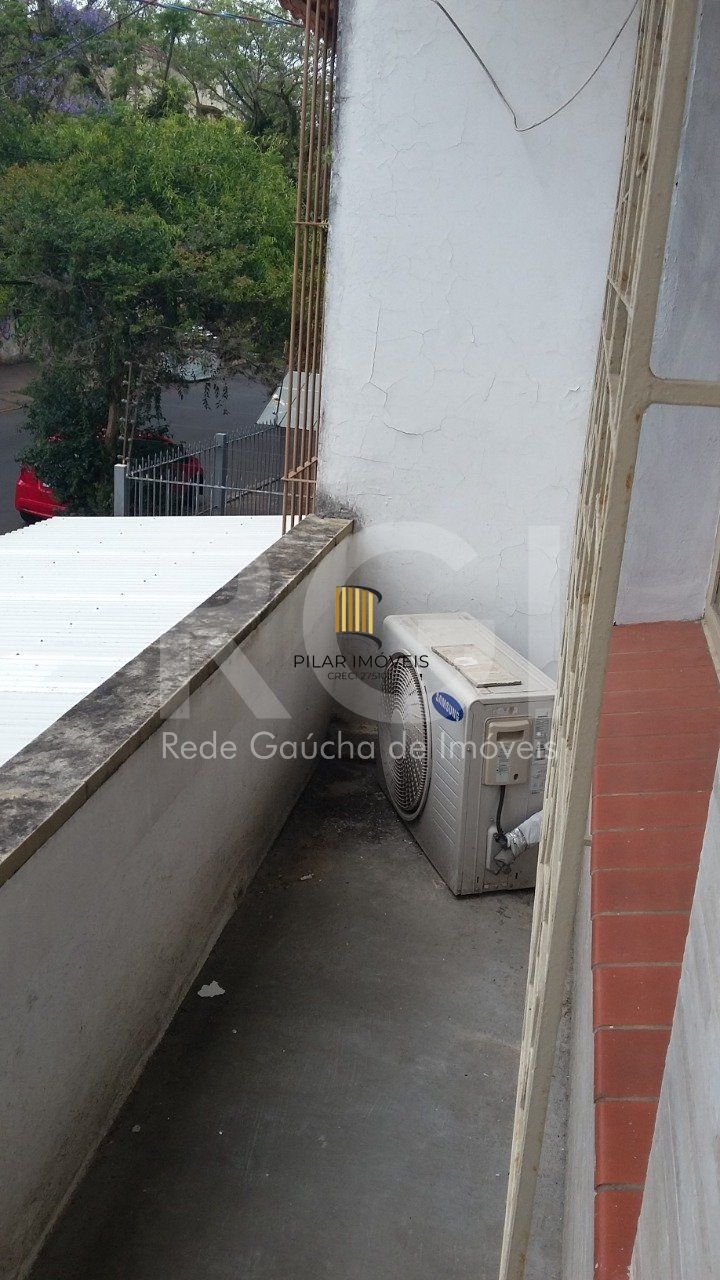 Casa com 4 quartos, 4 banheiros  e amplo pátio no miolo do bairro Cidade Baixa!