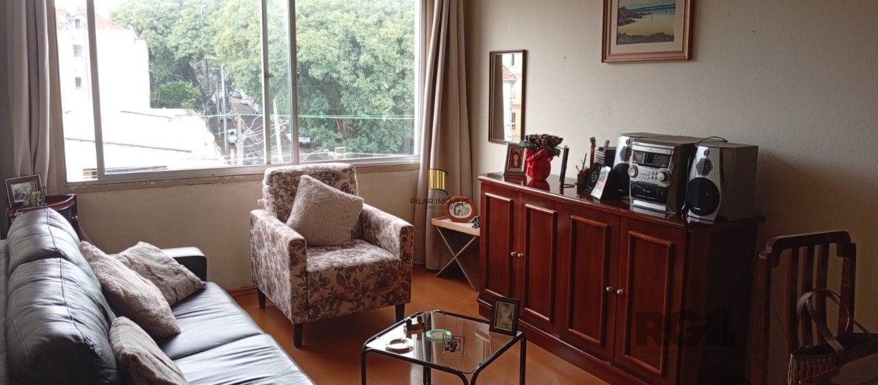 Apartamento de 02 dormitórios, de frente com elevador bairro Partenon- Porto Ale