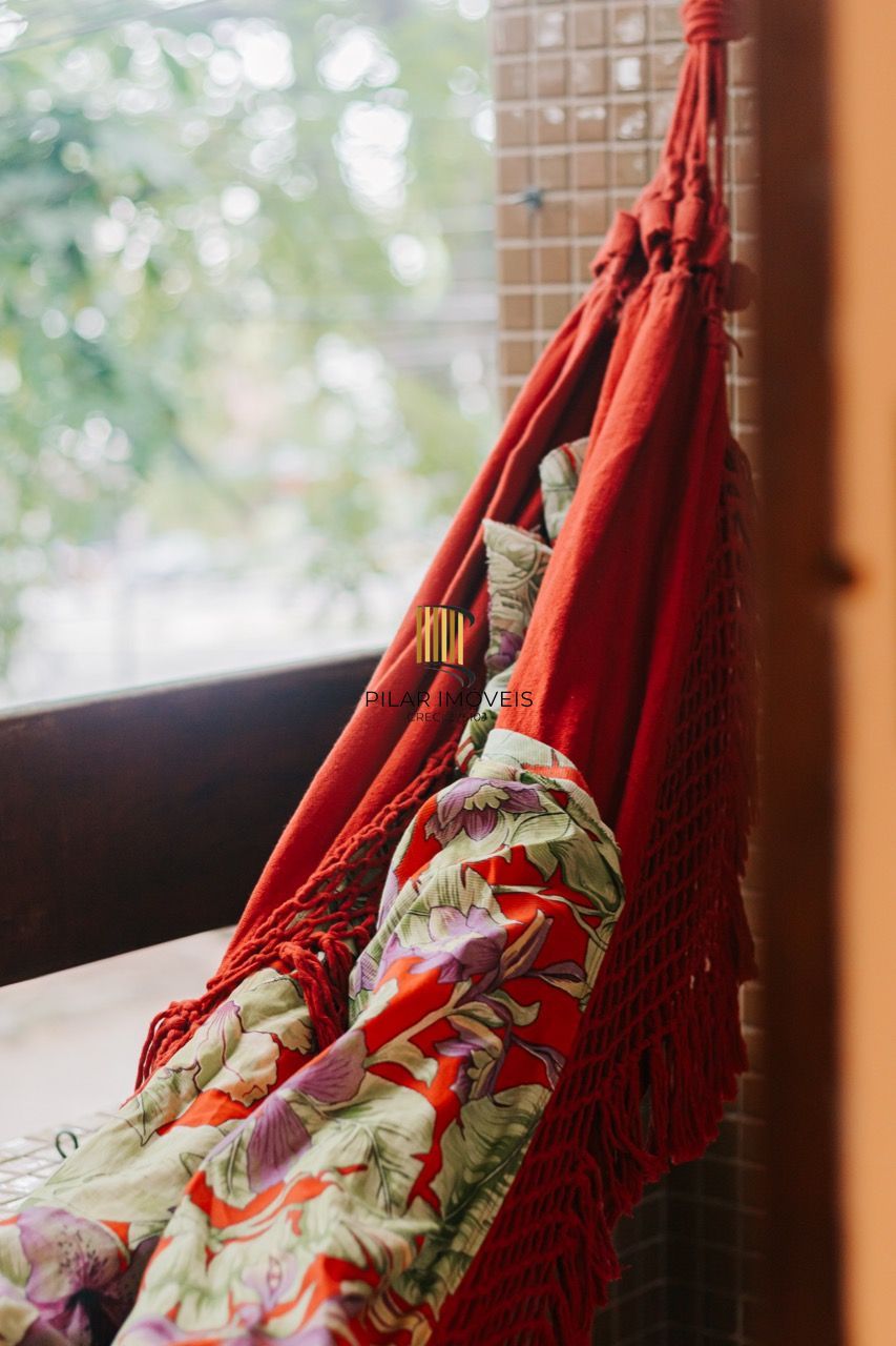 Apartamento 2 Dorm (1 Suíte) com 2 Banheiros, Vaga e Varanda – 87m² na Floresta