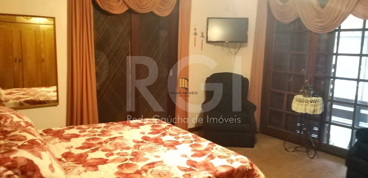 Casa para Venda - 750m², 6 dormitórios, sendo 3 suites, 4 vagas - Partenon