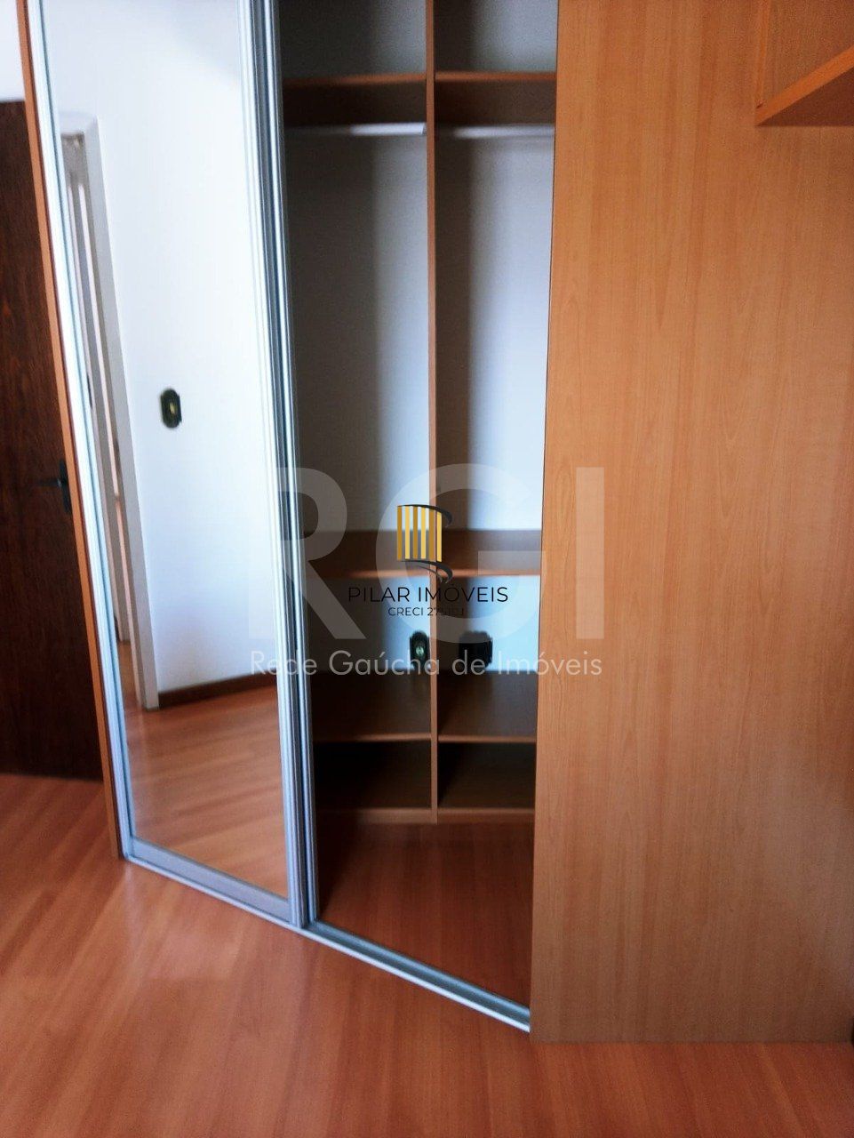 Apartamento desocupado, 2 quartos, andar alto, garagem  na Cidade Baixa.