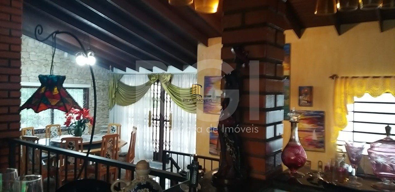 Casa para Venda - 750m², 6 dormitórios, sendo 3 suites, 4 vagas - Partenon