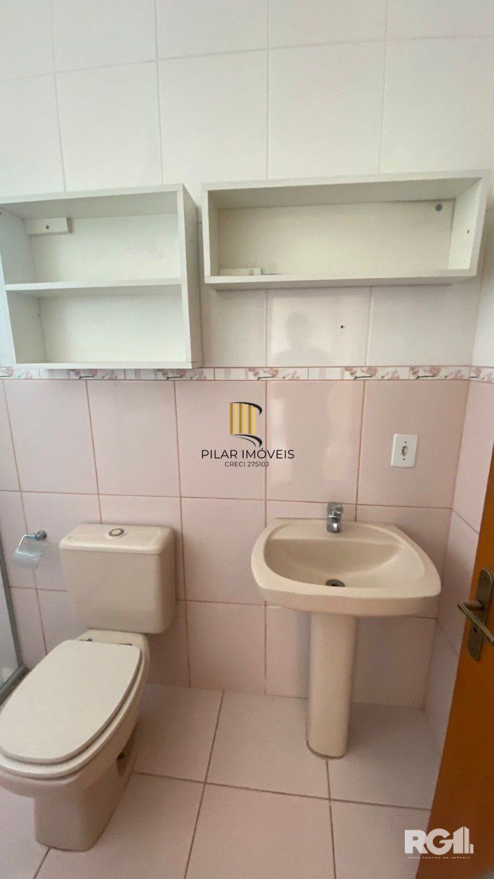 Casa à venda na Rua Martinho Lutero, localizada no bairro Harmonia em Canoas, RS.
