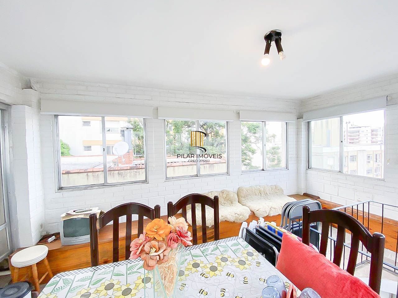 Duplex à venda no Rio Branco com 2 dormitórios, salão privativo e 2 vagas