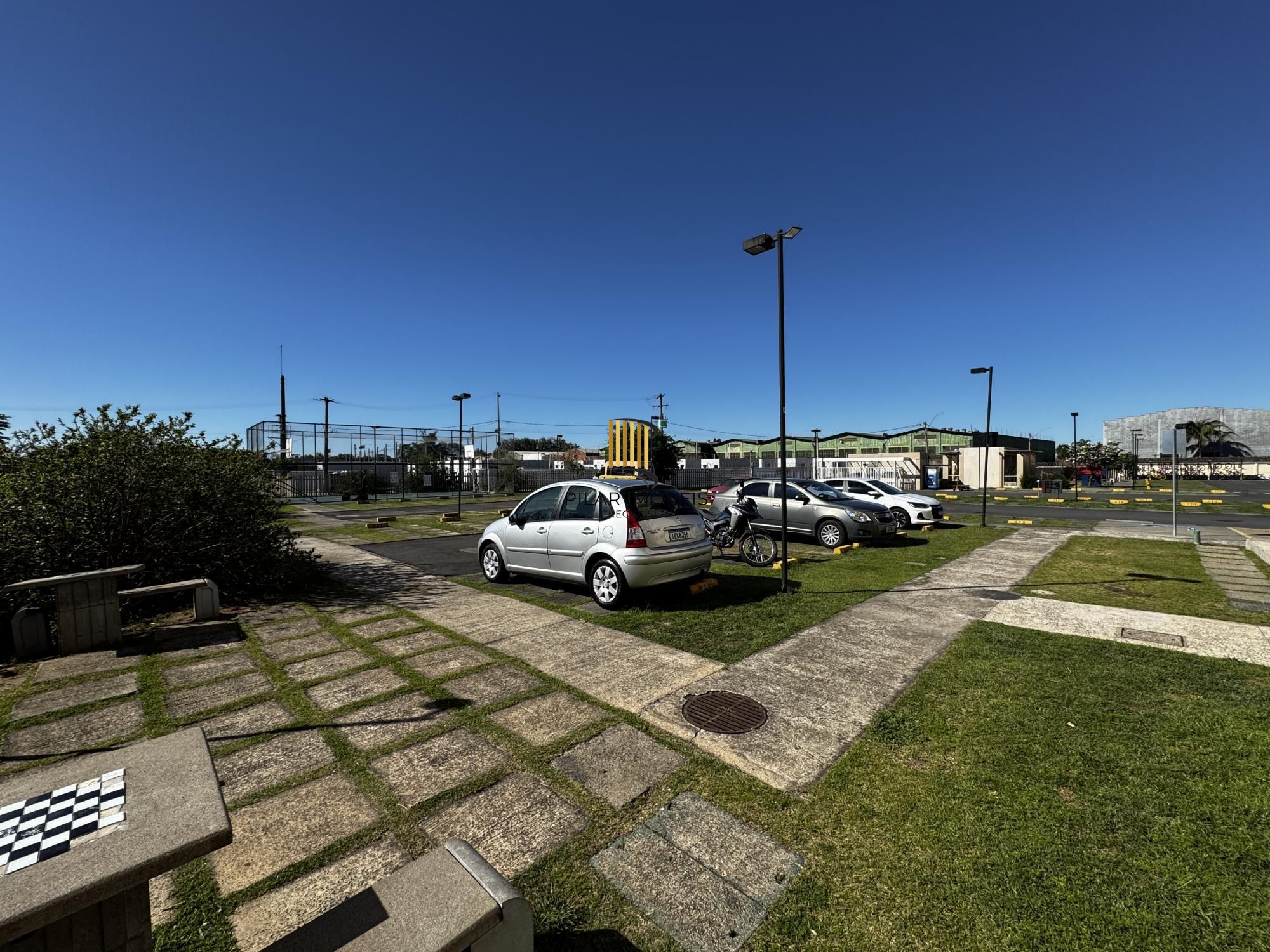 Apartamento de 2 dormitórios com garagem