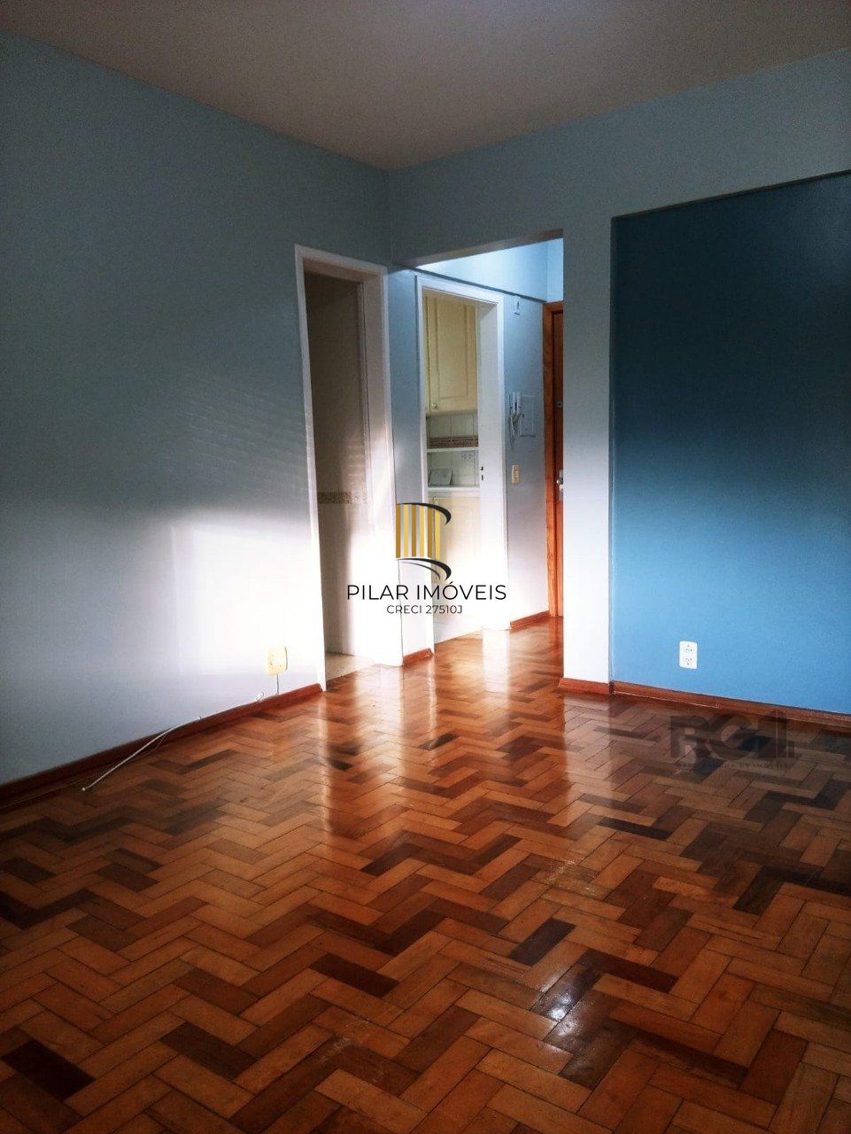 Apartamento 2 quartos, 2 banheiros e garagem na Cidade Baixa.
