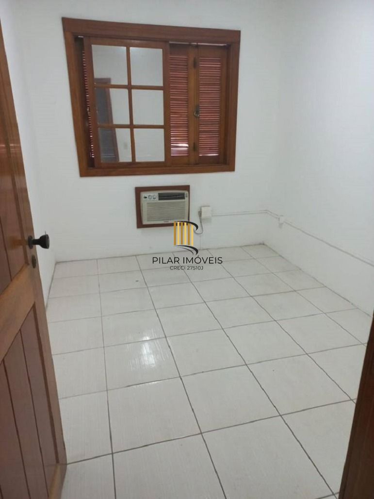 Casa 4 dormitórios, com sacada e amplo terraço