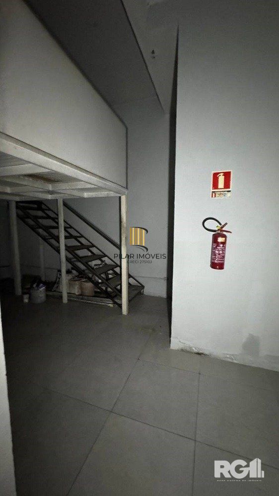 EXCELENTE OPORTUNIDADE LOJA NA AV. JOÃO PESSOA DE 135M² PRIVATIVOS. CÓD RP389908