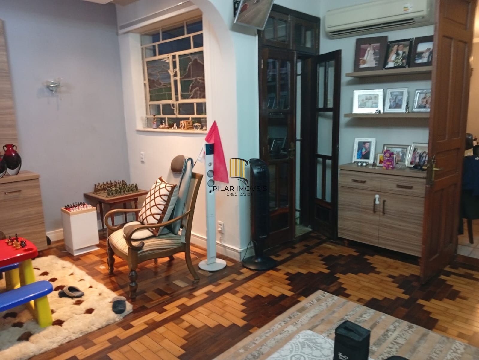 Casa com 5 quartos , 7 banheiros e pátio!