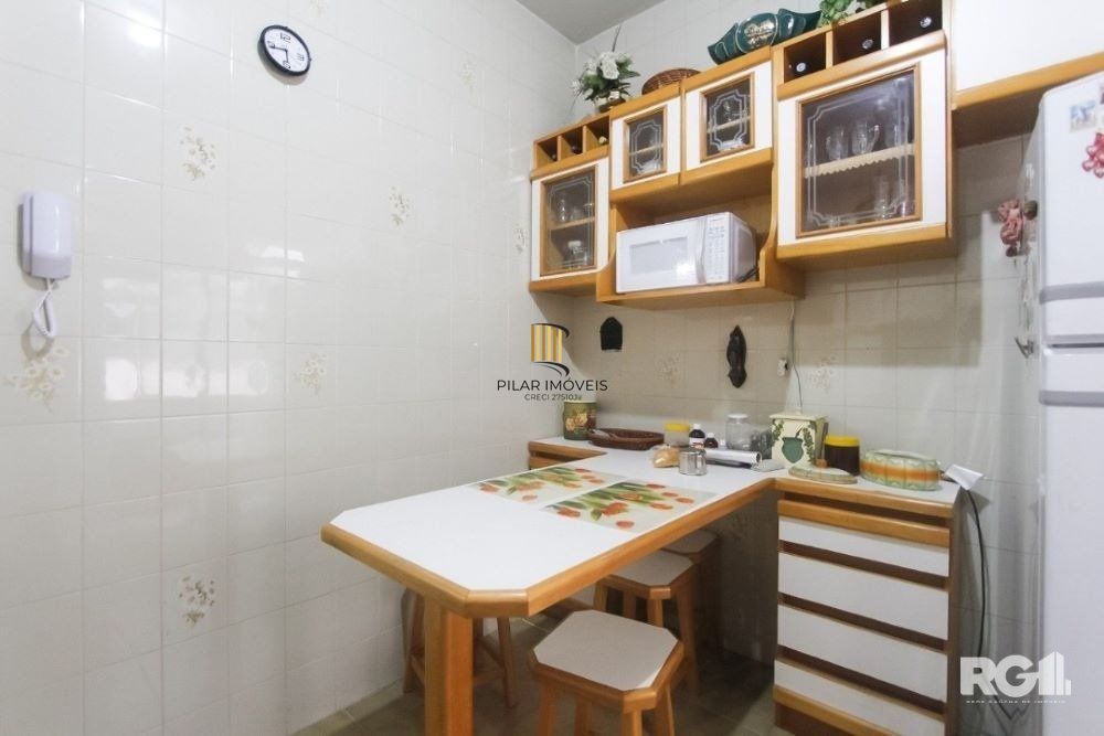 Apartamento de 2 dormitórios em ótima localização na Av. Cristovao colombo.