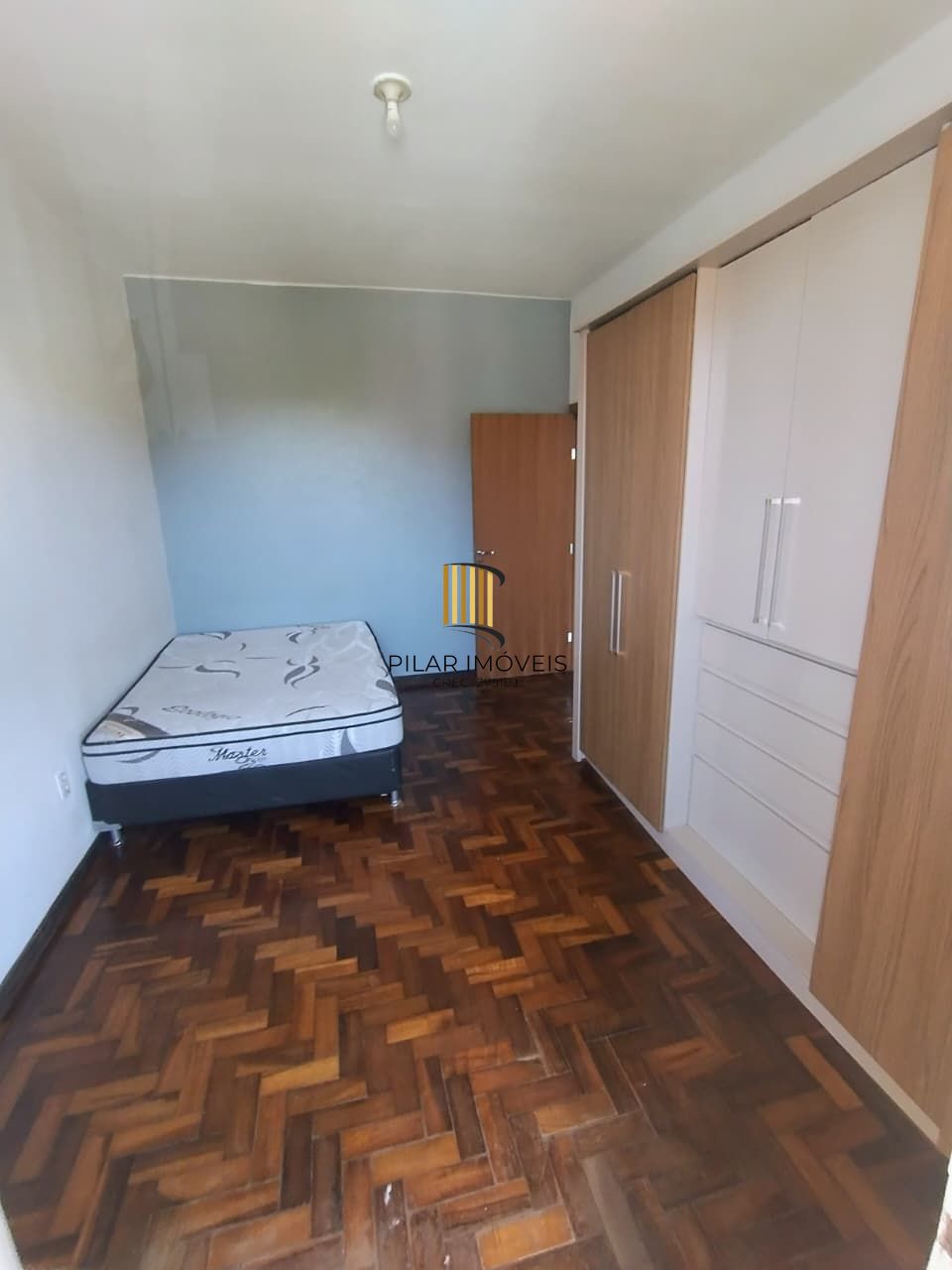 Ótimo apartamento desocupado de frente para a Redenção- Cidade Baixa