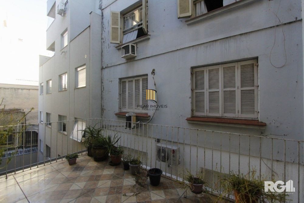 Apartamento de 2 dormitórios em ótima localização na Av. Cristovao colombo.