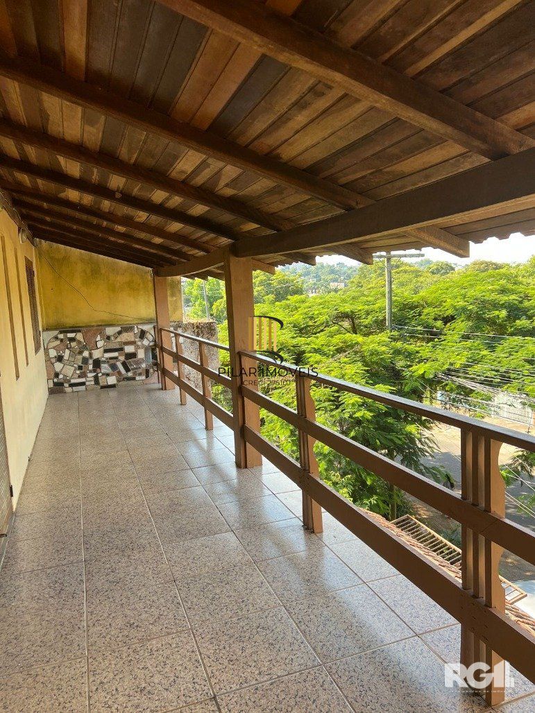 Casa 4 dormitórios, com sacada e amplo terraço