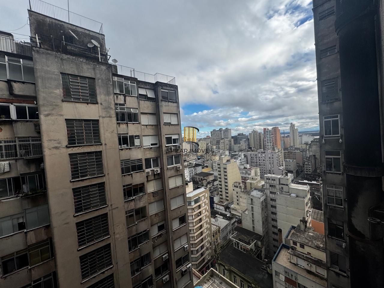 Kitnet, desocupado e pronto para morar no coração do Centro Histórico de Porto Alegre