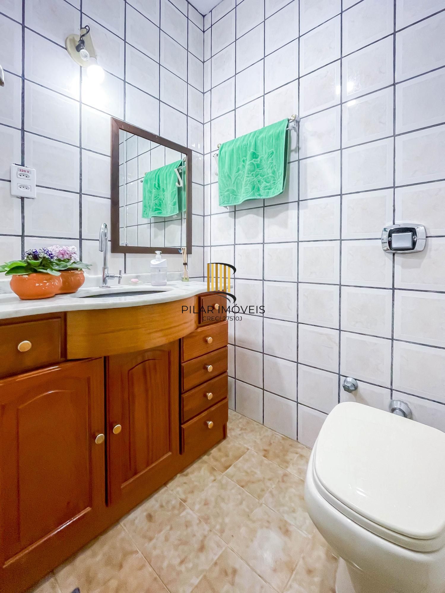 APARTAMENTO 1 DORMITÓRIO, SACADA, 1 VAGA - BAIRRO SÃO SEBASTIÃO