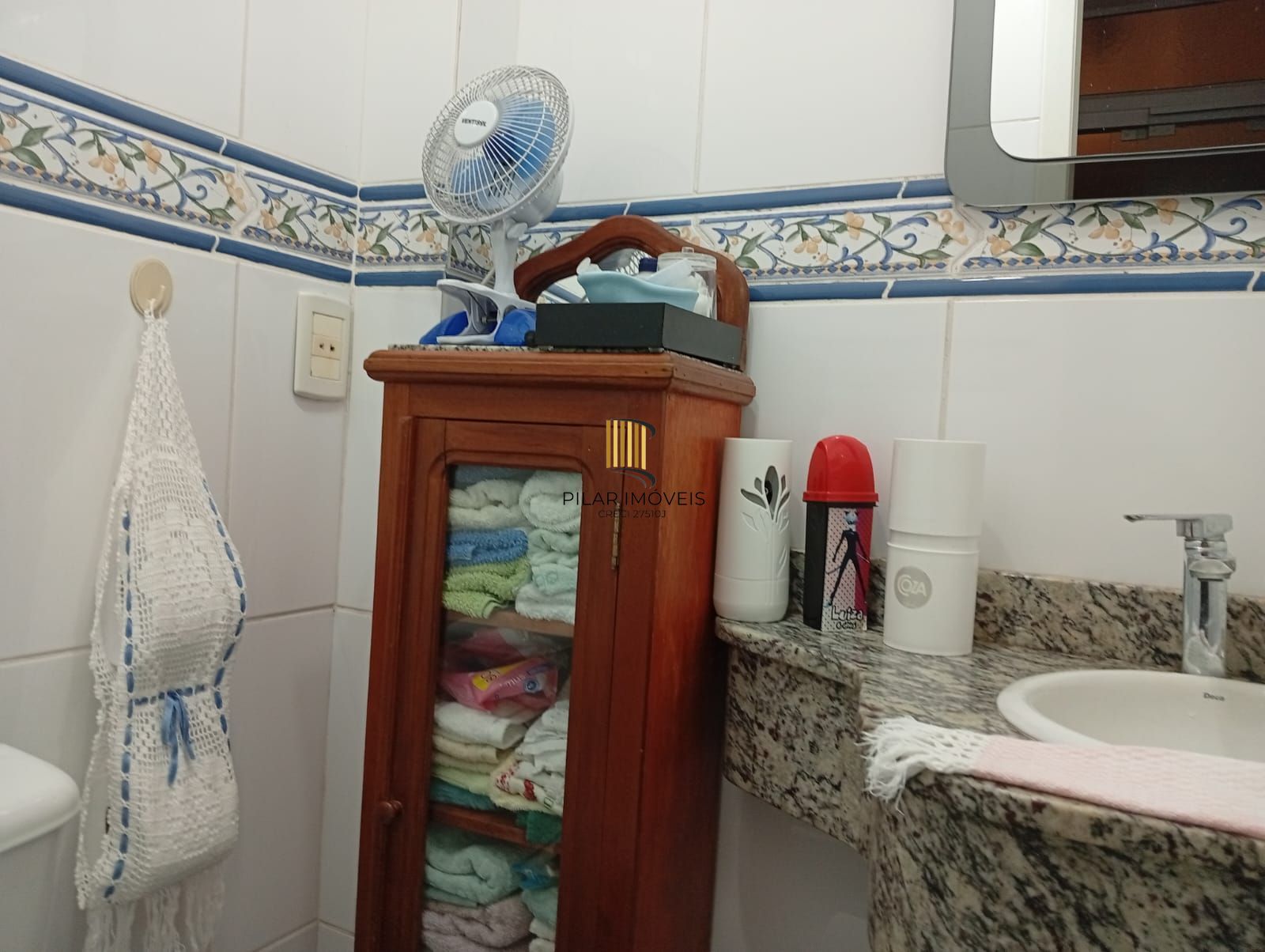 Casa com 5 quartos , 7 banheiros e pátio!