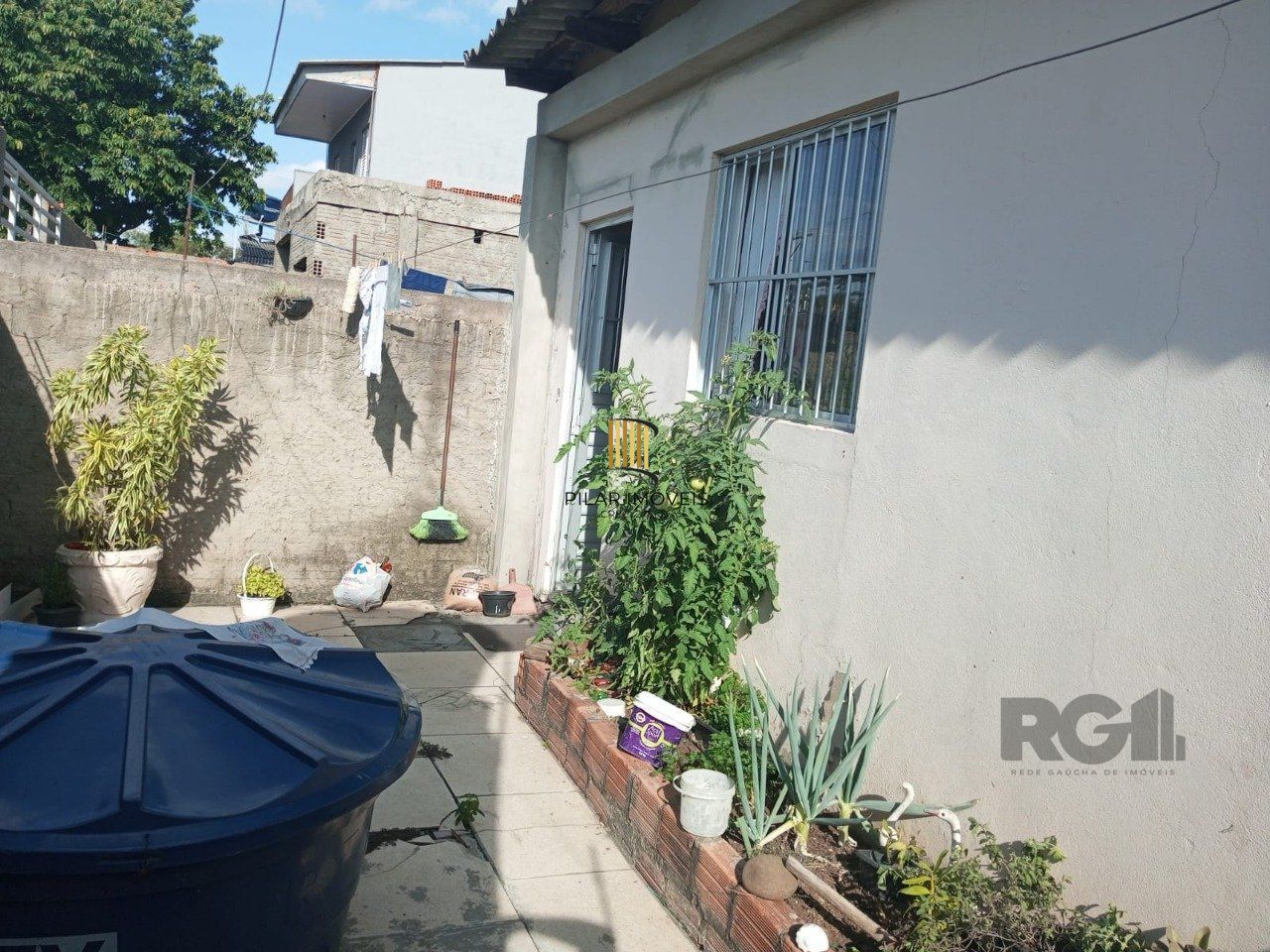 Casa de 1 dormitório, com uma garagem, bairro Rubem Berta- Porto Alegre