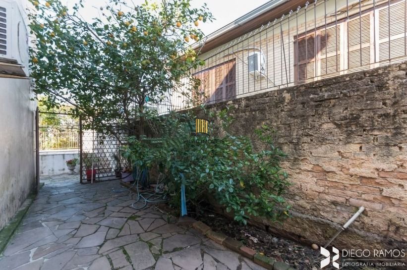 Casa para Venda - 190m², 4 dormitórios, sendo 1 suites, 2 vagas - Partenon