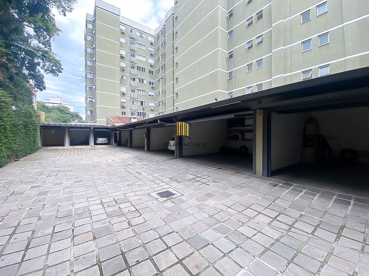 Apartamento 2 Dormitórios com Vaga Coberta e Cozinha Planejada no Bom Fim