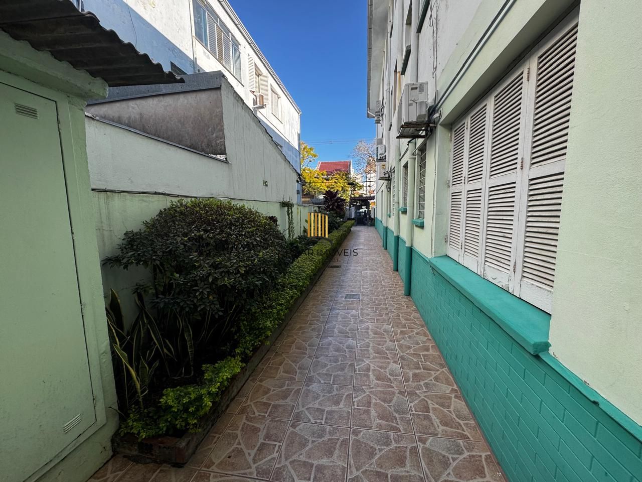 Apartamento de 1 Quarto reformado à Venda no Menino Deus – Porto Alegre | Financiável