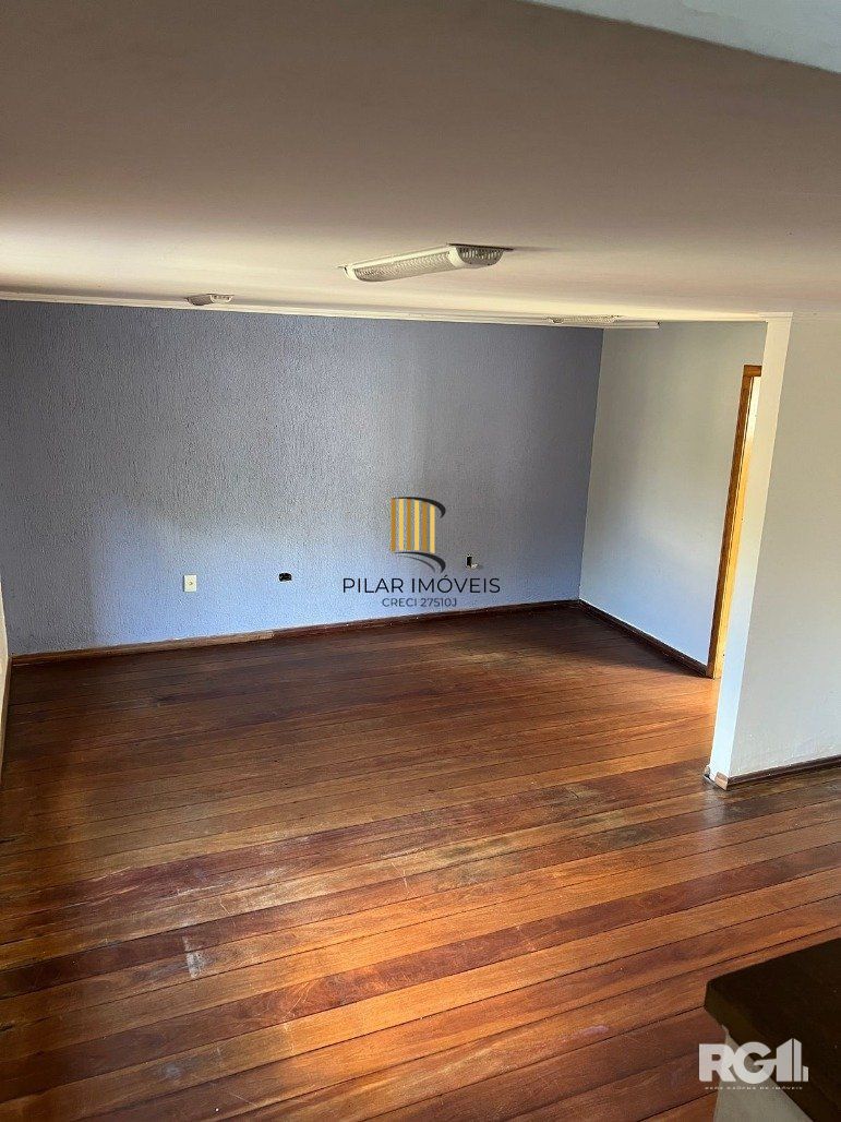 Casa 4 dormitórios, com sacada e amplo terraço