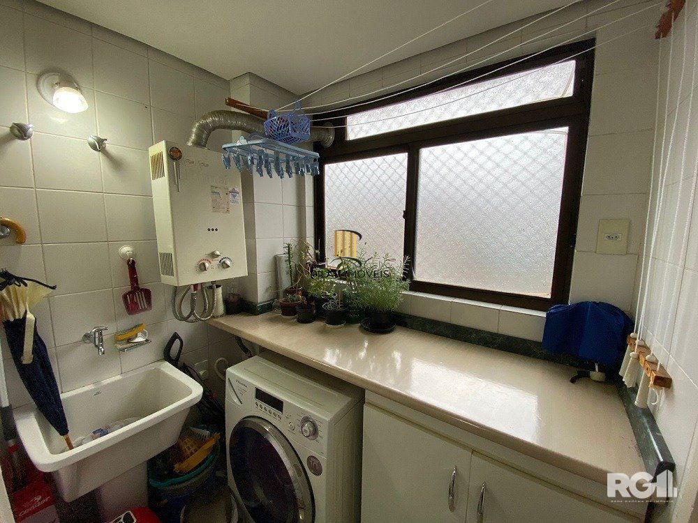 Apartamento 2 dormitórios com 2 vagas garagem na CIDADE BAIXA.