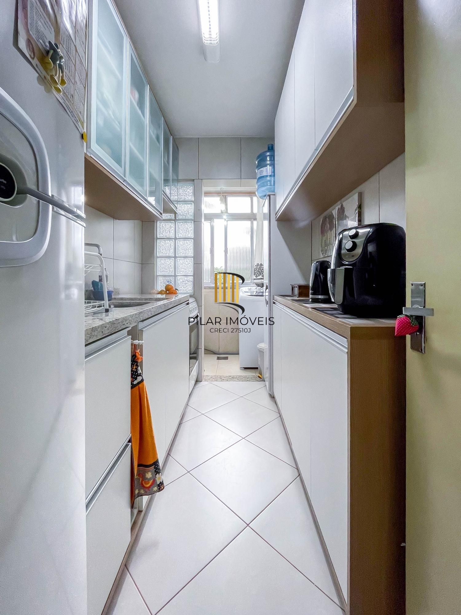 APARTAMENTO 1 DORMITÓRIO, SACADA, 1 VAGA - BAIRRO SÃO SEBASTIÃO