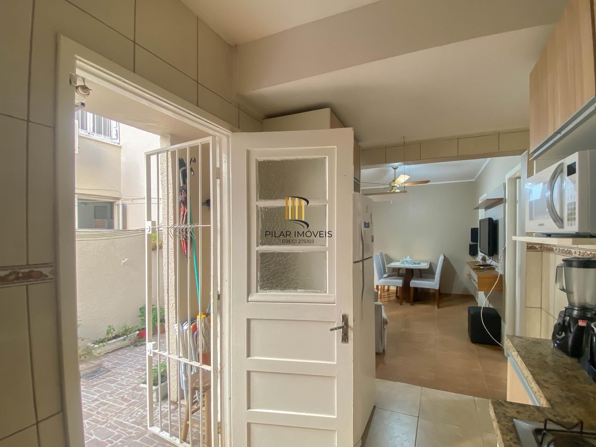 Apartamento térreo com pátio privativo e 1 dormitório no Menino Deus