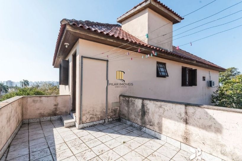 Casa para Venda - 190m², 4 dormitórios, sendo 1 suites, 2 vagas - Partenon