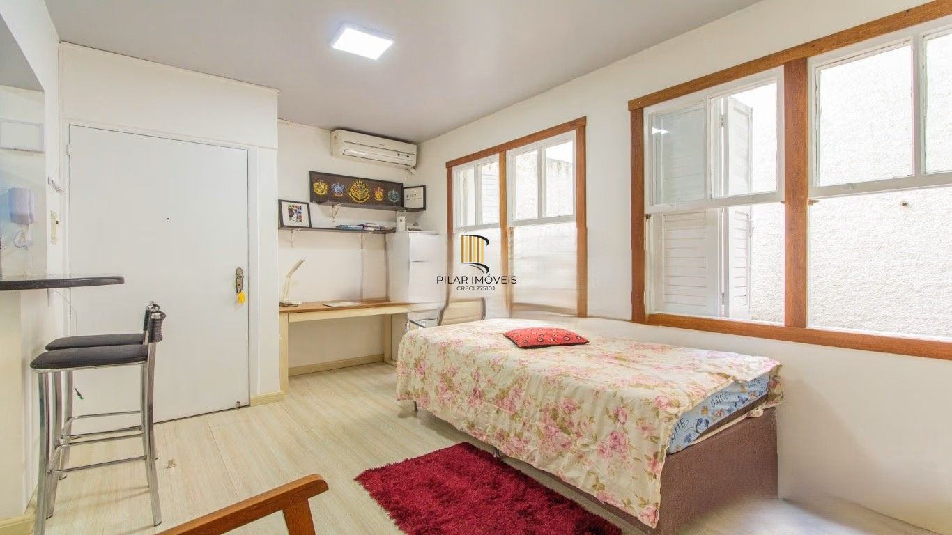 JK reformado e mobiliado a 100m da UFRGS - Rua Desembargador André da Rocha