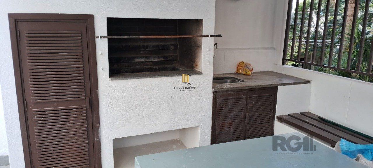 Apartamento de 152 m², com 3 dormitórios, 1 suíte e 2 vagas no bairro Bom Fim