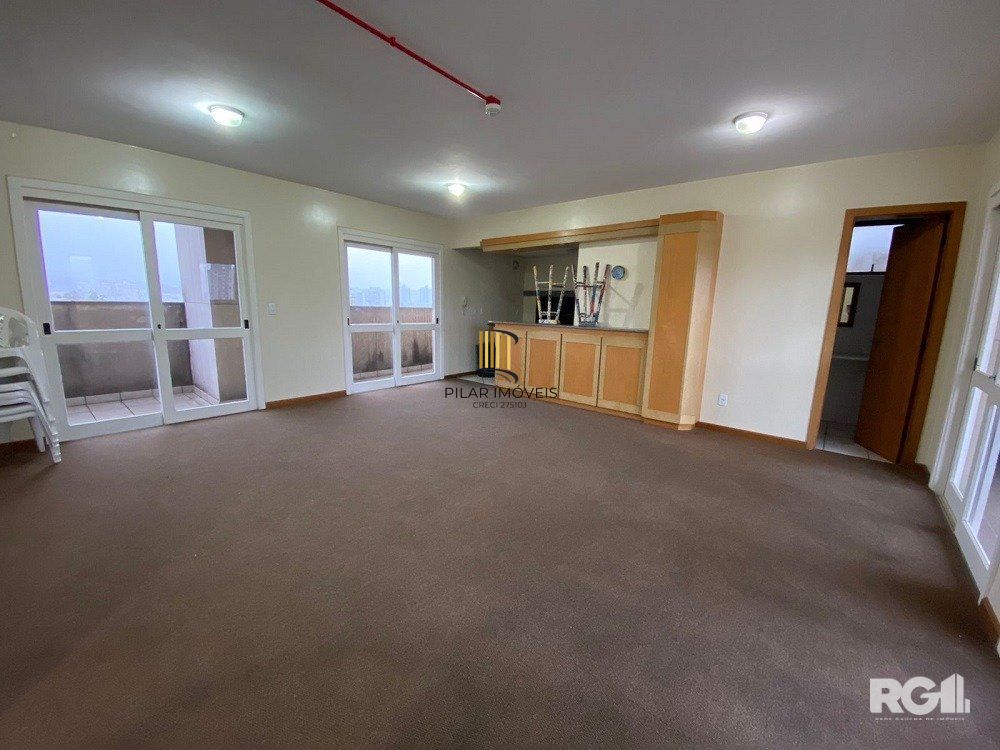 Apartamento 2 dormitórios com 2 vagas garagem na CIDADE BAIXA.