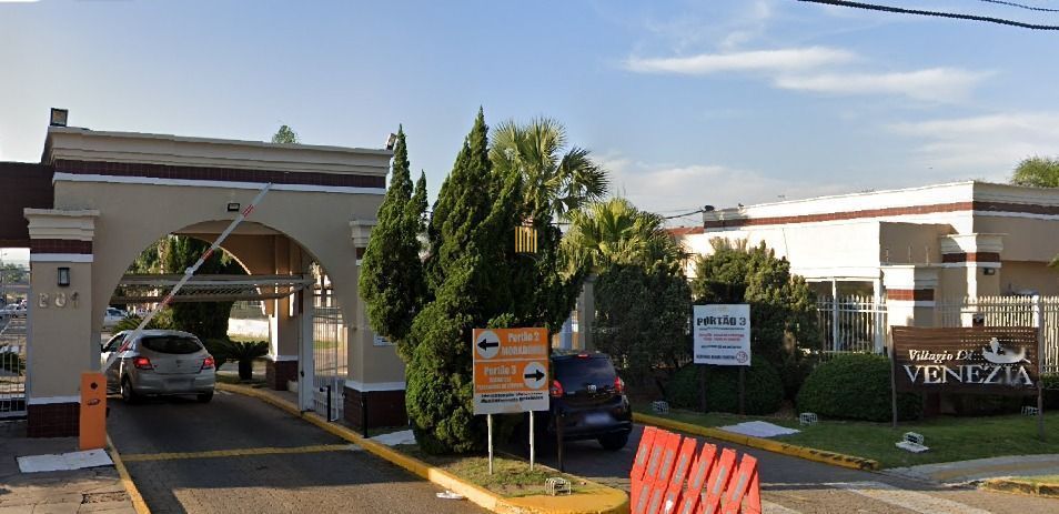 Casa em condomínio semi-mobiliada, desocupada e pronta para morar!