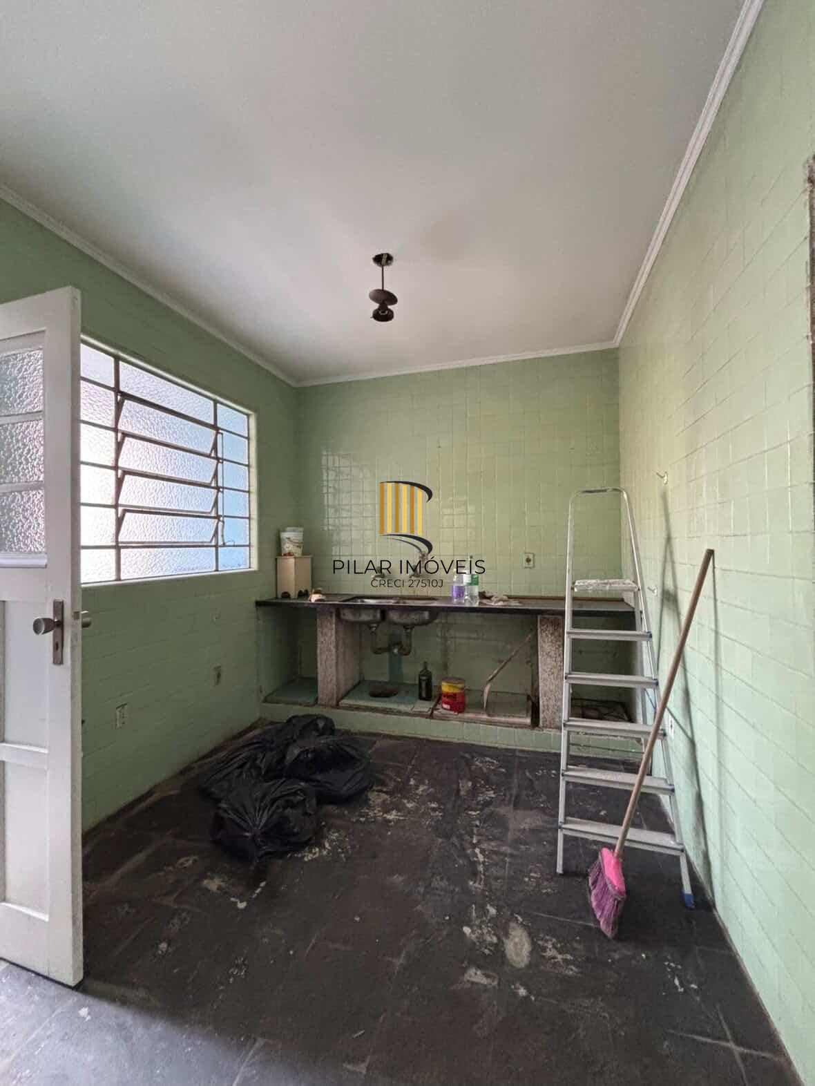 Apartamento 3 dormtórios de frente  bairro Bom Fim- Porto Alegre
