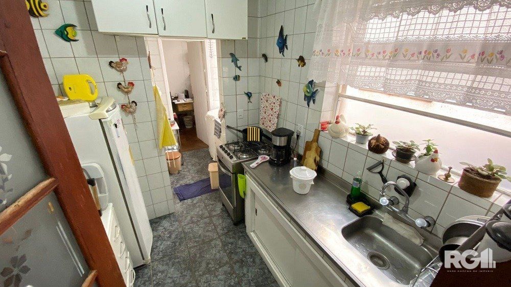 Apartamento à venda no Menino Deus, com 3 quartos (sendo 1 suíte), 3 banheiros, 1 vaga de garagem.- Cód. RP390226