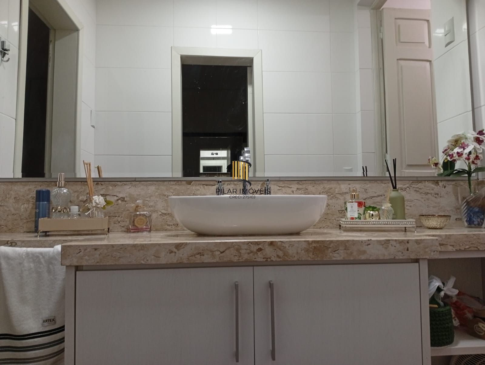 Casa com 5 quartos , 7 banheiros e pátio!