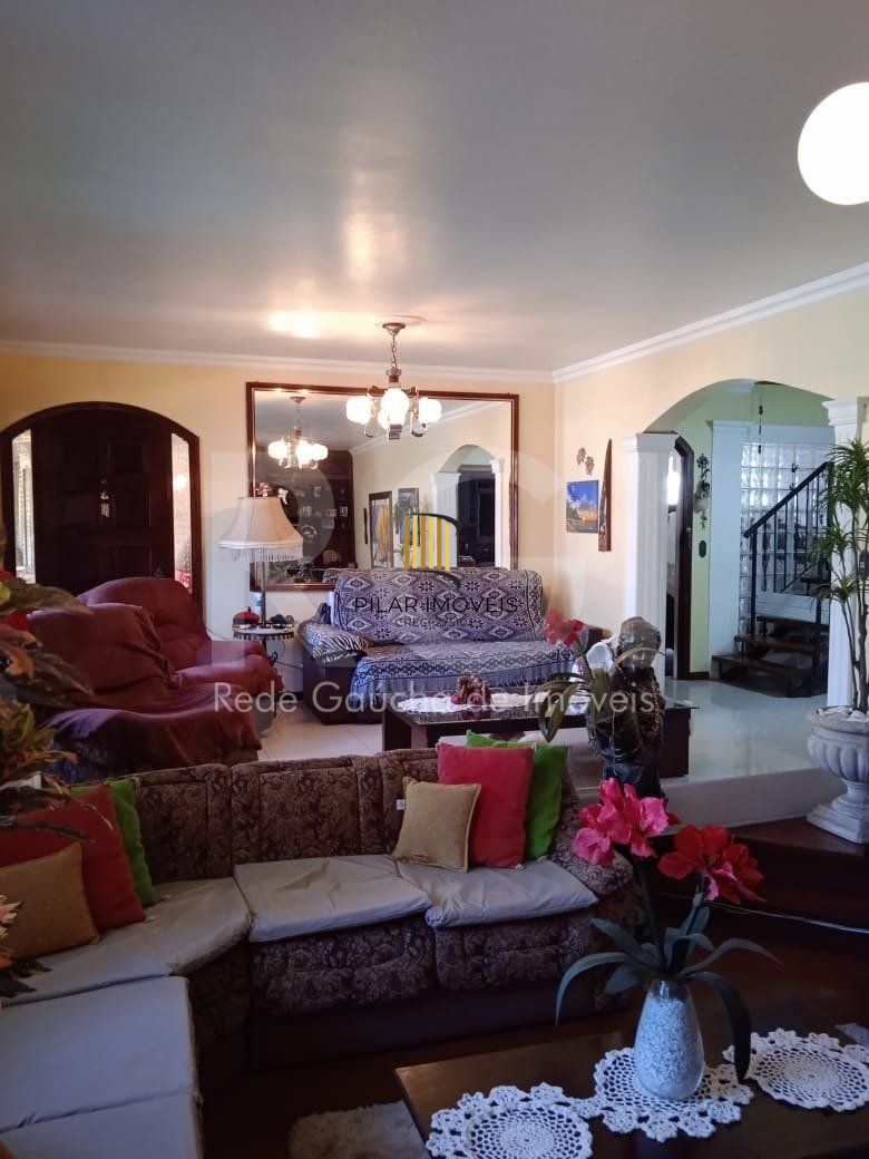 Casa para Venda - 750m², 6 dormitórios, sendo 3 suites, 4 vagas - Partenon