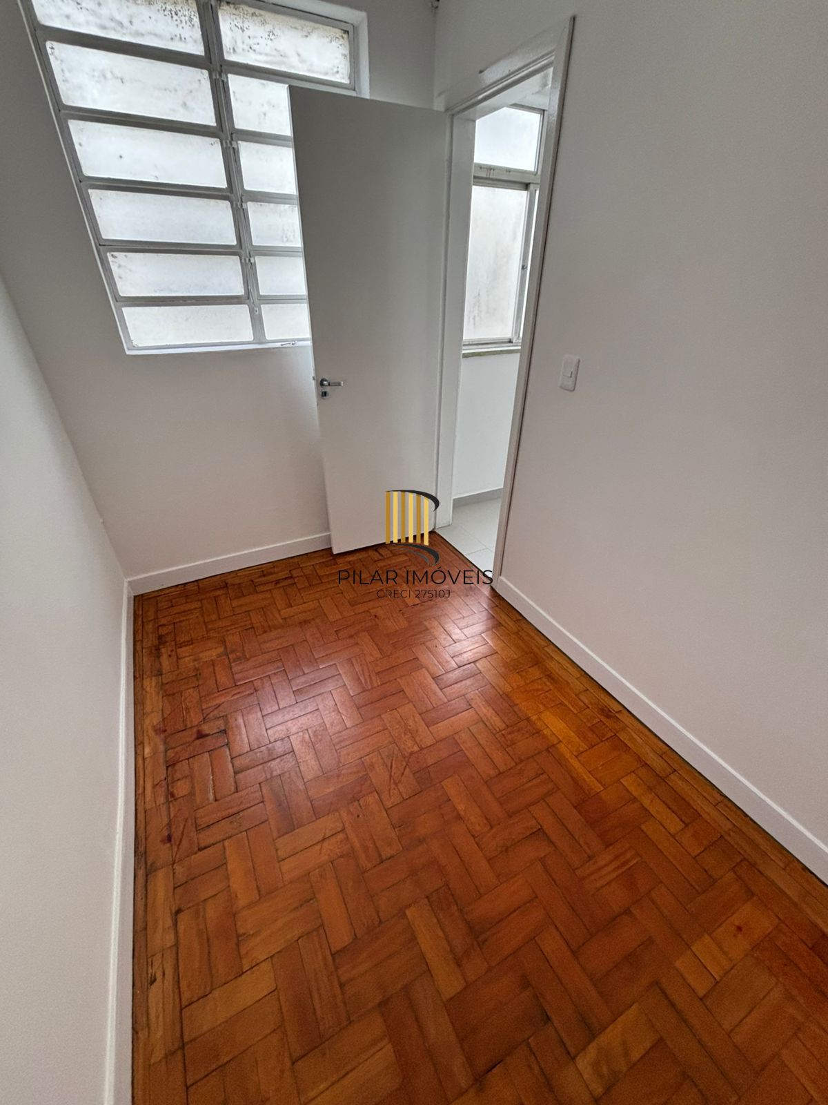 Apartamento amplo reformado com vaga de garagem  à venda na Marquês do Pombal